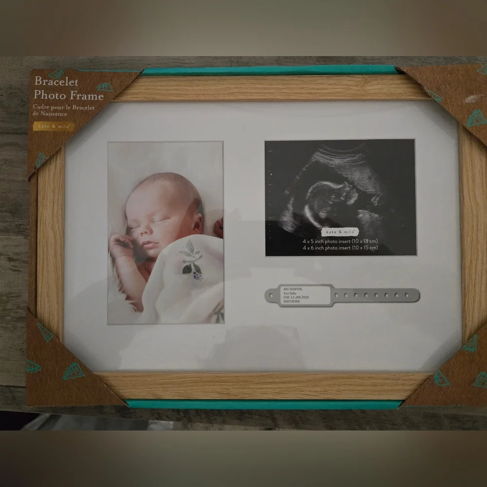 NWT ๐Baby Memory Photo Frame with Bracelet - Natural Wood and White - Picture 1 of 1